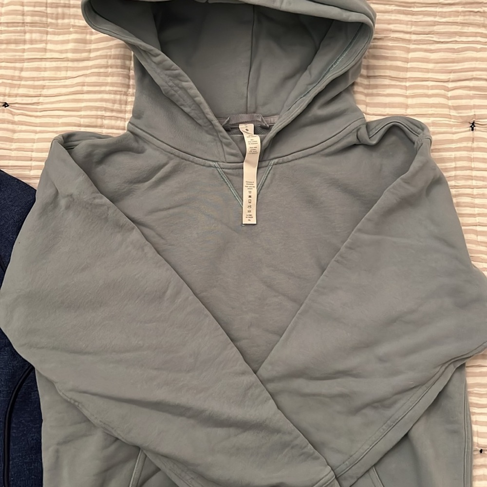 Size 6 lululemon sweatshirt